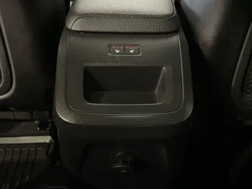 2022 Volvo XC60 Recharge - image 34