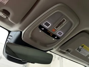 2022 Volvo XC60 Recharge - image 17