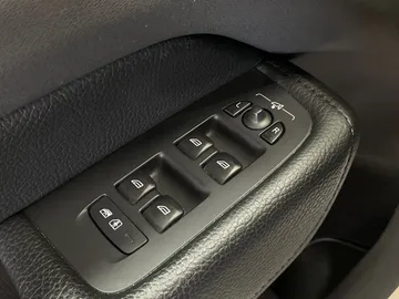2022 Volvo XC60 Recharge - image 24