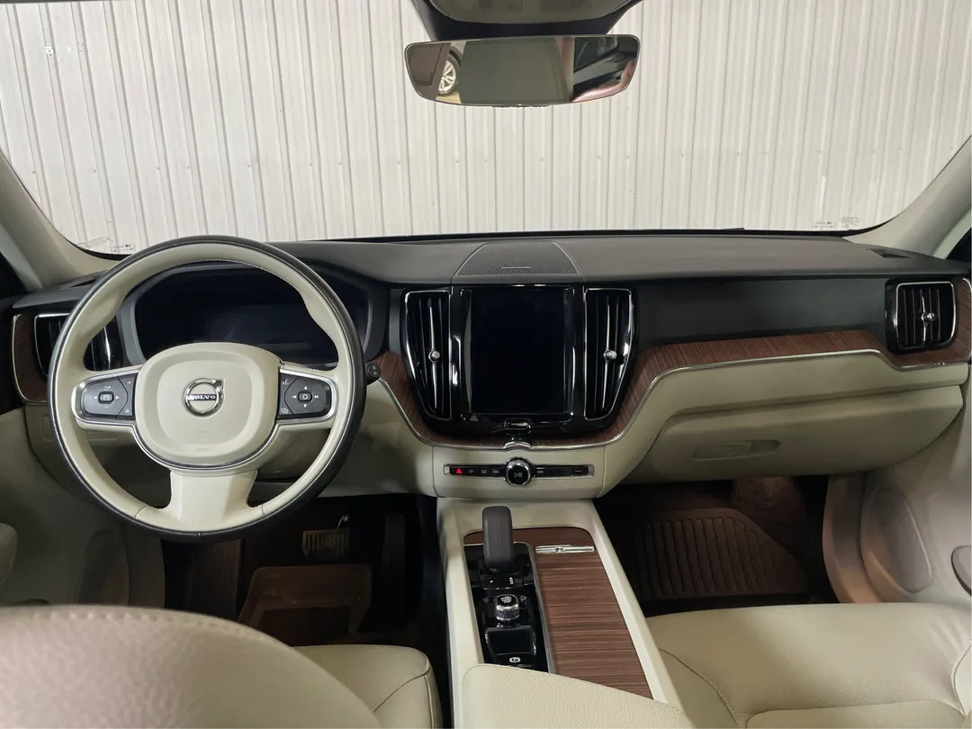 2022 Volvo XC60 Recharge — photo 4