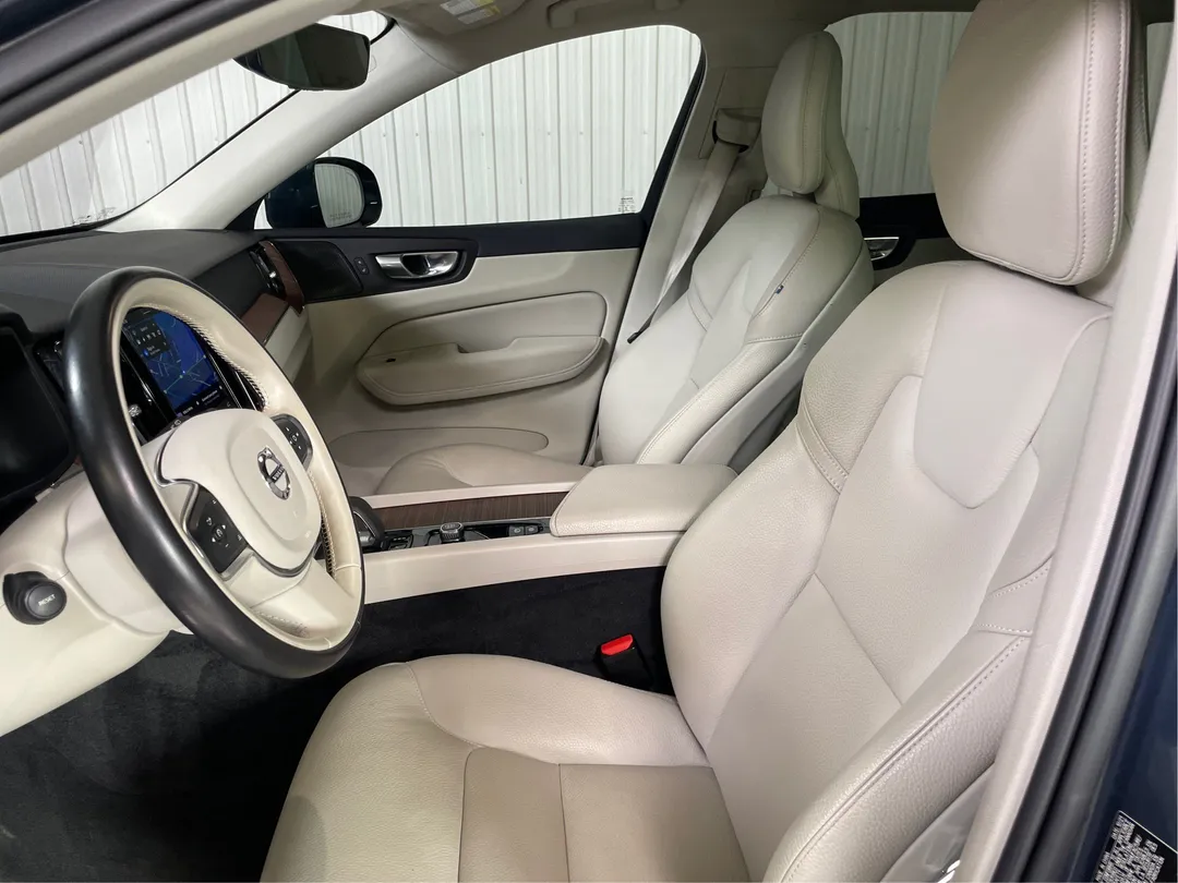2022 Volvo XC60 Recharge — photo 3