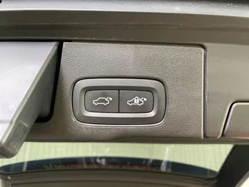 2022 Volvo XC60 Recharge - image 24