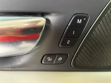2022 Volvo XC60 Recharge - image 22