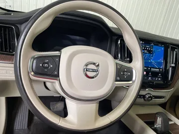 2022 Volvo XC60 Recharge - image 19