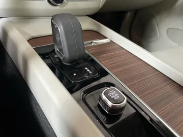 2022 Volvo XC60 Recharge - image 29