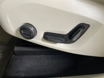 2022 Volvo XC60 Recharge - image 21