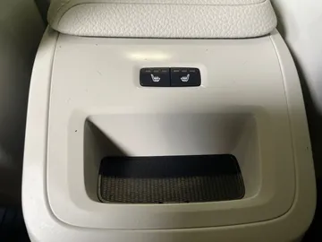 2022 Volvo XC60 Recharge - image 31