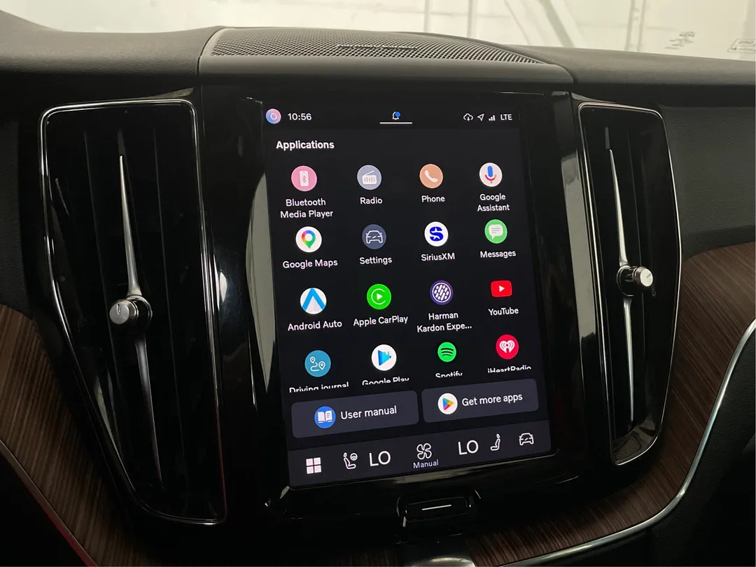 2022 Volvo XC60 Recharge — photo 7