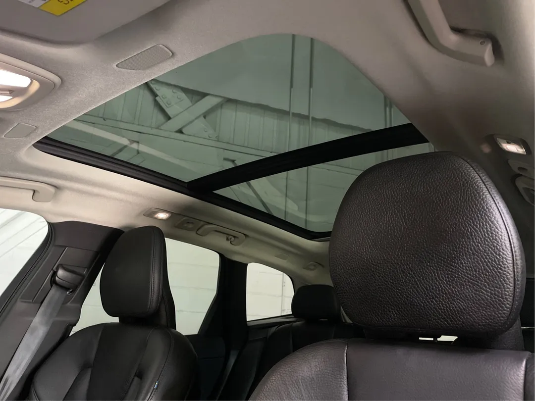 2022 Volvo XC60 Recharge — photo 5