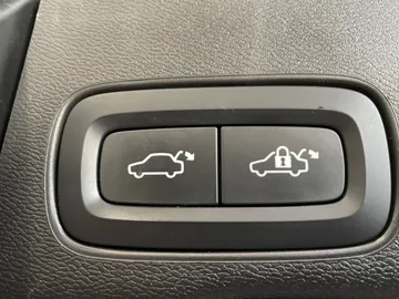 2022 Volvo XC60 Recharge - image 21