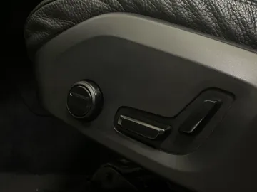 2022 Volvo XC60 Recharge - image 20