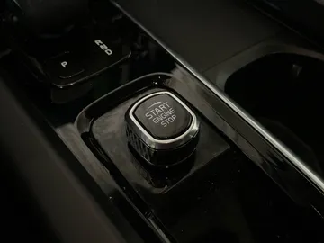 2022 Volvo XC60 Recharge - image 26