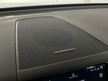 2022 Volvo XC60 Recharge - image 27