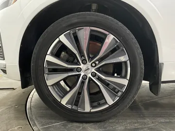 2022 Volvo XC60 Recharge - image 7