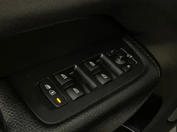 2022 Volvo XC60 Recharge - image 28