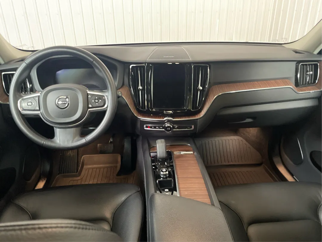2022 Volvo XC60 Recharge — photo 4
