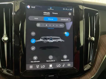 2022 Volvo XC60 Recharge - image 28