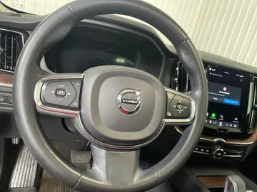 2022 Volvo XC60 Recharge - image 19