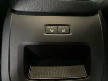 2022 Volvo XC60 Recharge - image 33