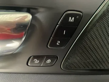 2022 Volvo XC60 Recharge - image 22