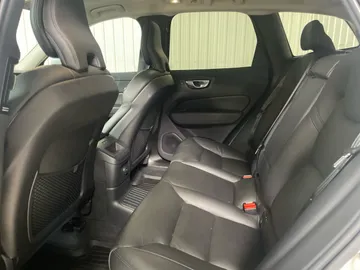 2022 Volvo XC60 Recharge - image 16