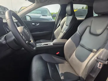 2024 Volvo XC60 - image 8