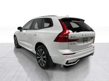 2024 Volvo XC60 - image 12