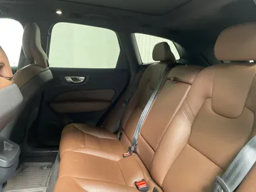 2024 Volvo XC60 - image 16