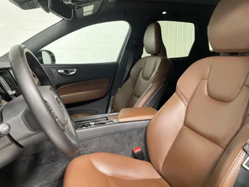 2024 Volvo XC60 - image 3