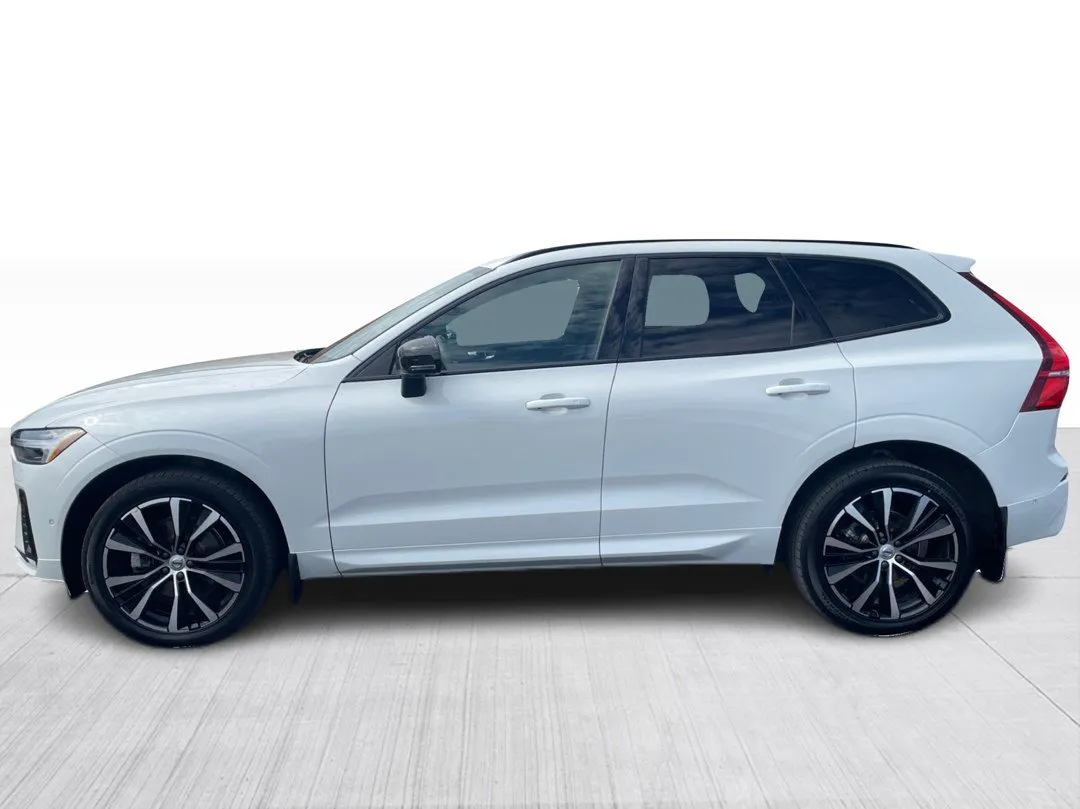2024 Volvo XC60 B5 Plus Dark Theme AWD, photo 10