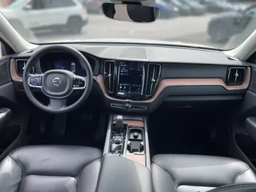 2024 Volvo XC60 - image 4