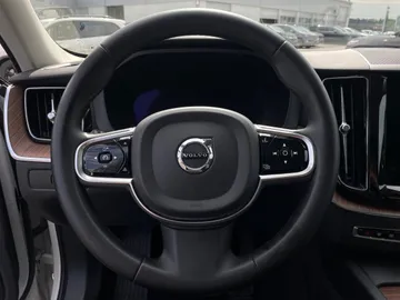 2024 Volvo XC60 - image 19