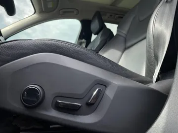 2024 Volvo XC60 - image 25