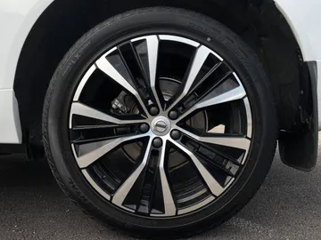 2024 Volvo XC60 - image 7