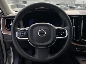 2024 Volvo XC60 - image 19
