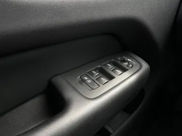 2024 Volvo XC60 - image 24