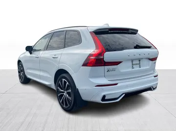 2024 Volvo XC60 - image 12
