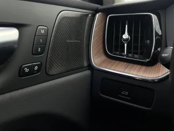 2024 Volvo XC60 - image 29