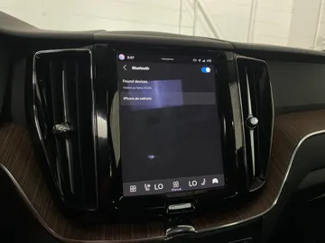 2024 Volvo XC60 - image 28