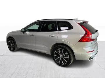 2024 Volvo XC60 - image 12