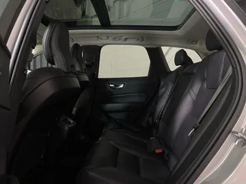 2024 Volvo XC60 - image 16