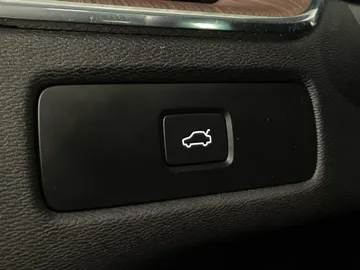 2024 Volvo XC60 - image 32
