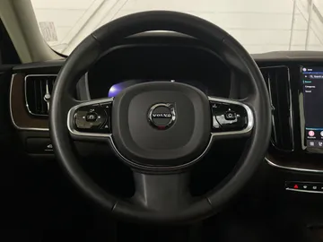 2024 Volvo XC60 - image 19