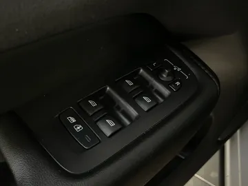 2024 Volvo XC60 - image 26