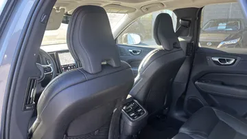 2024 Volvo XC60 - image 8