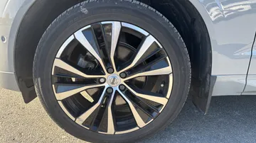 2024 Volvo XC60 - image 7