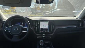 2024 Volvo XC60 - image 9