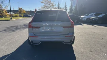2024 Volvo XC60 - image 6