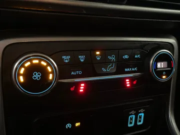 2018 Ford EcoSport - image 25