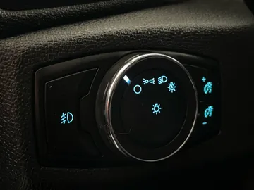 2018 Ford EcoSport - image 20